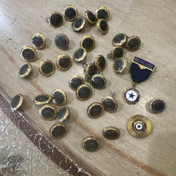 Vintage WW2 US Star American Legion Gold Tone Enamel Buttons & Pins Lot
